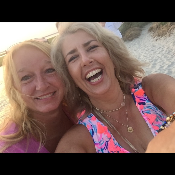 Meet your Posher, Stephanie - Picture 3 of 3